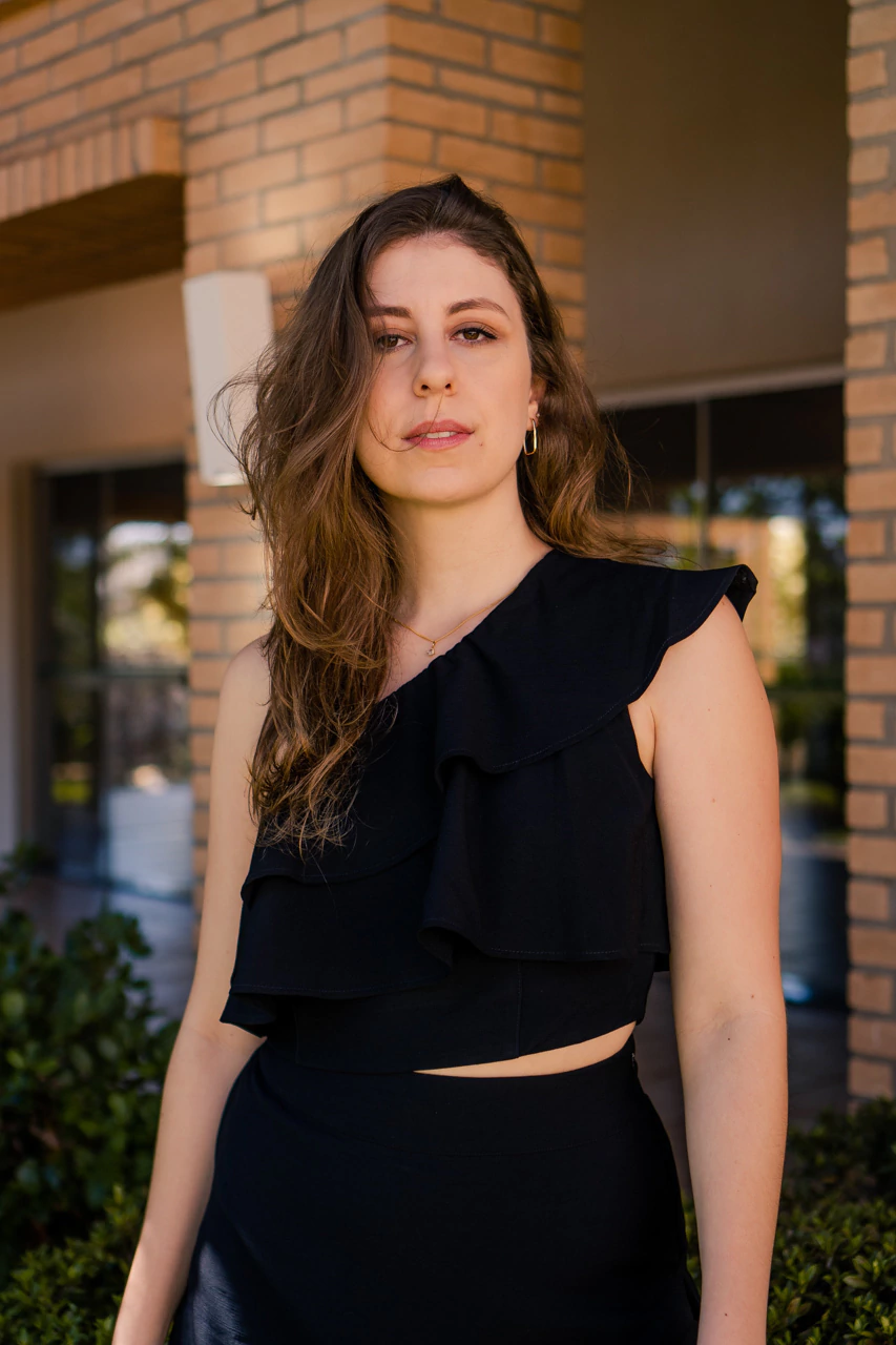 Cropped babados um ombro