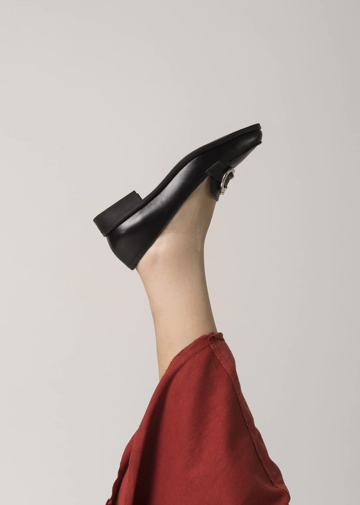 Mocassim preto fivela