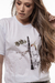 Camiseta branca estampada com flauta e pássaros unissex