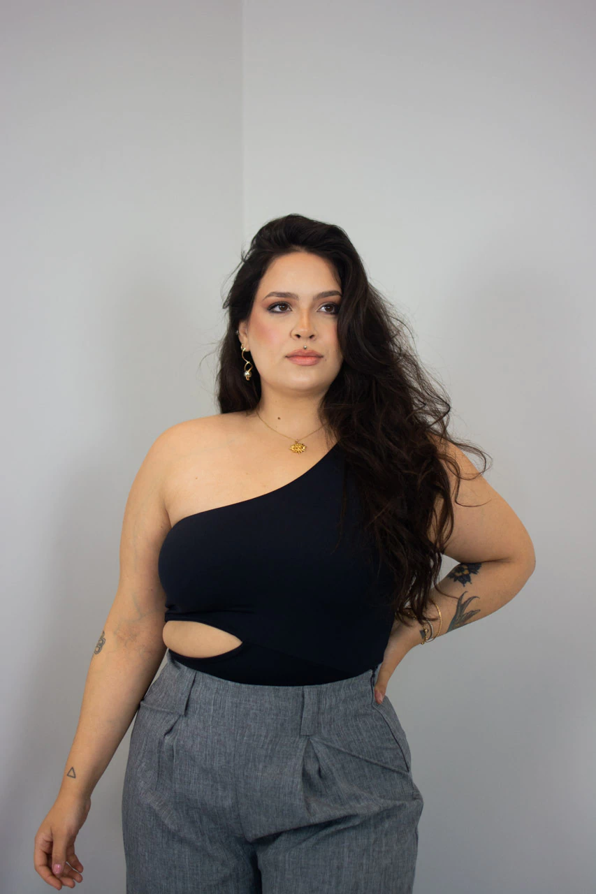 Body recorte triangular