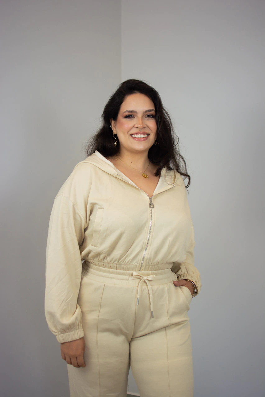 Jaqueta bege com capuz