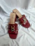 tamanco feminino na cor vermelho escuro com elos e salto bloco