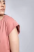 Camiseta muscle tee rosa com detalhe nos ombros