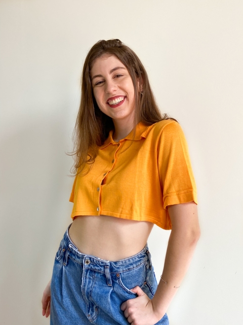 Camisa cropped de linha laranja com botões frontais