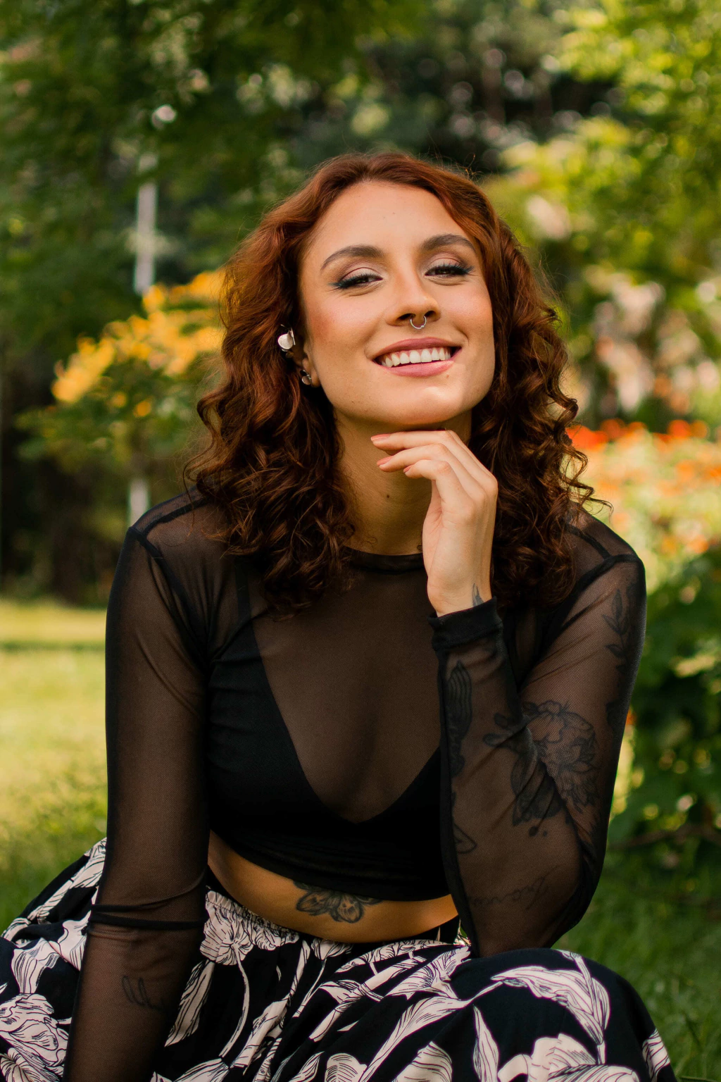 Cropped transparente preto puxado lateral