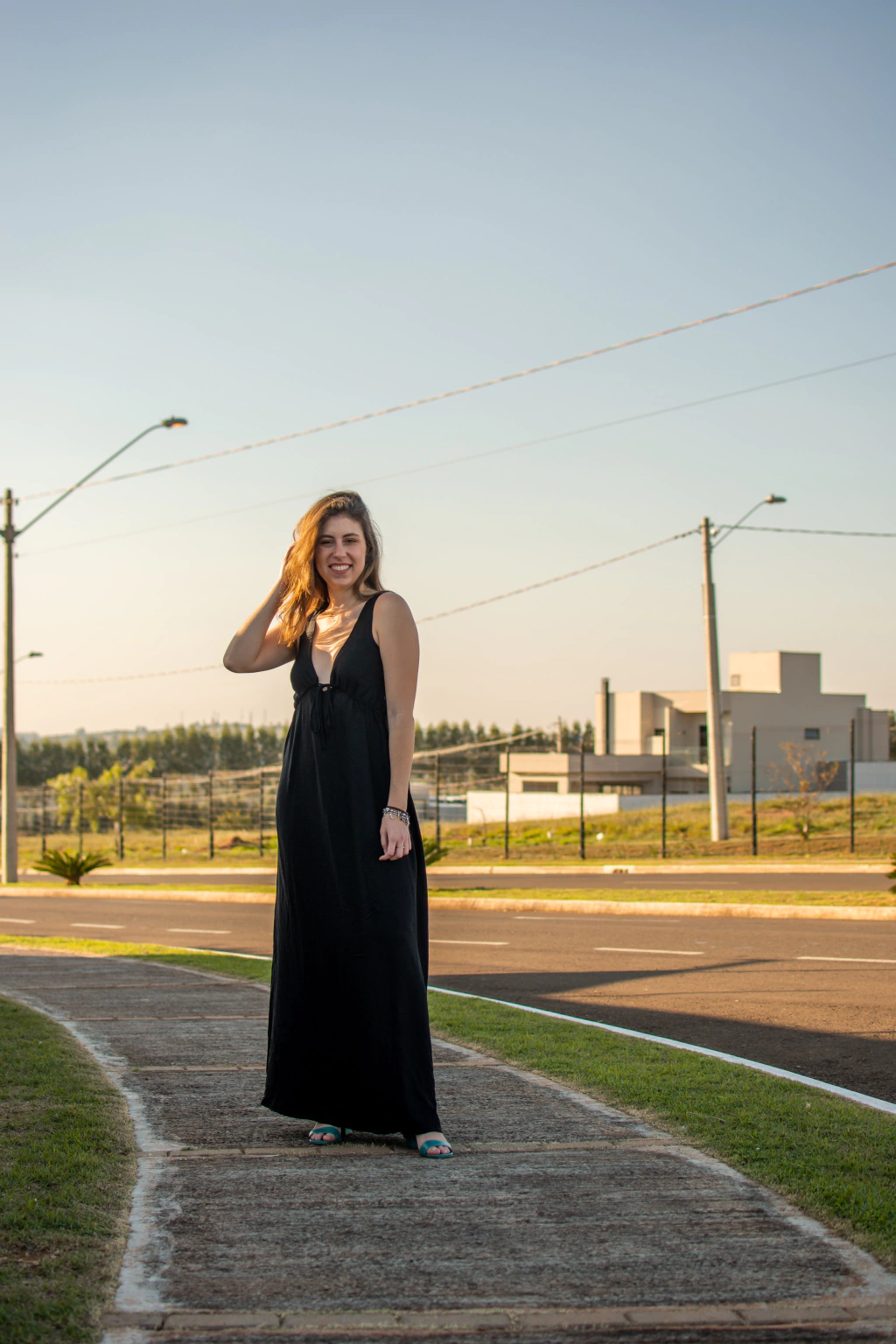 Vestido longo decotado amarração