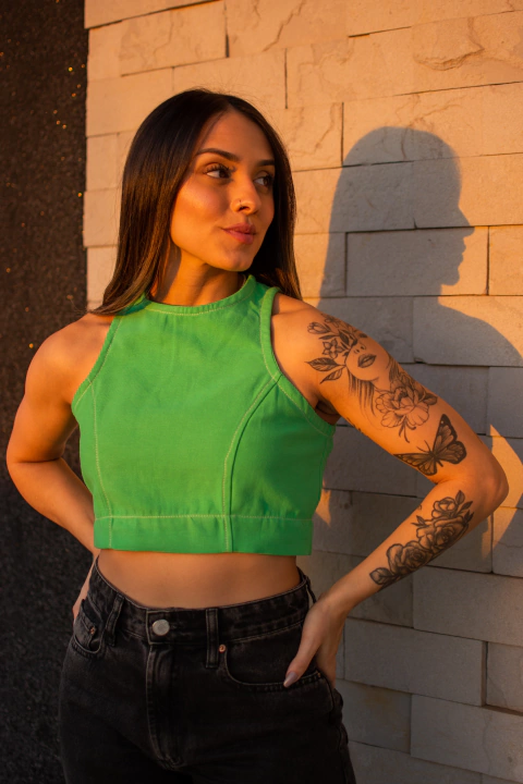 Cropped verde feminino