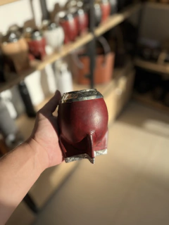 TORPEDO CUERO TRABAJADO CON VIROLA CINCELADA Y BASE en internet