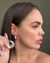 BRI101 - BRINCO GOTA CURVI - FOLHEADO A PRATA 925 - comprar online