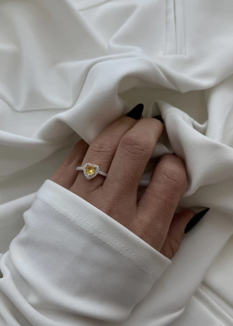 AN919 - ANEL CORAÇÃO CITRINO AMARELO REGULÁVEL- FOLHEADO A PRATA 925 - comprar online