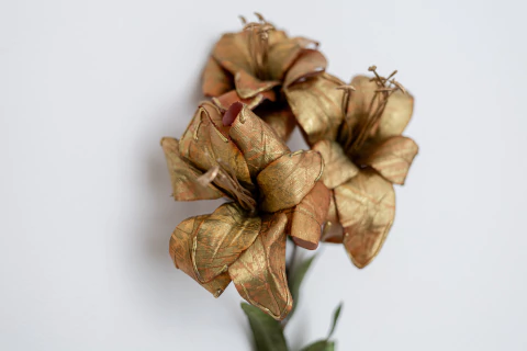 Galho Lírio Dourado - comprar online