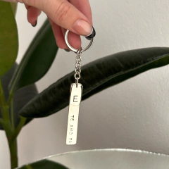 Llavero rectangular + dije - comprar online