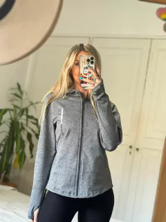 BUZO DEPORTIVO CON LAYCRA