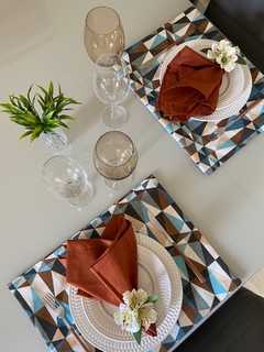 Lugar americano geo colorido / chevron bege - comprar online