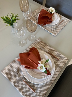 Lugar americano geo colorido / chevron bege - Ateliê Mimos de Mesa