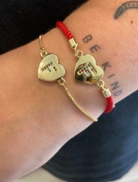 Pulsera Heart Inicial Cordón Rojo - comprar online