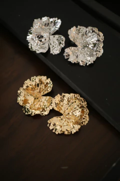 Brinco Maxi Flor Martelado na internet