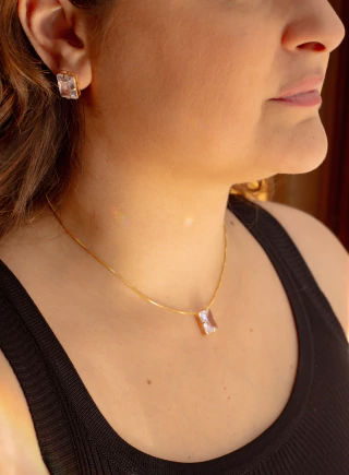 Conjunto de Colar e Brincos dourado com pedra - comprar online