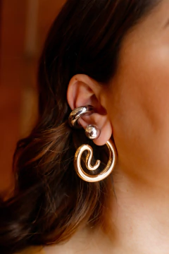 Brinco Argola Invertida Curly na internet
