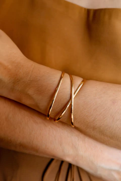 Bracelete Minimalista Cruzado - comprar online