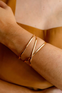 Bracelete Minimalista Cruzado