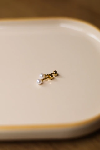 Brinco Mini pérola de rosquear