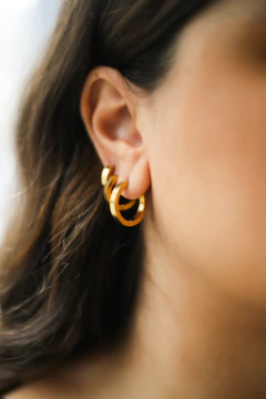 Argola Lisa P M G dourada na internet