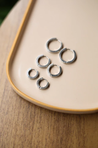 Argola Lisa P M G prateada