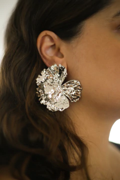 Brinco Maxi Flor Martelado - comprar online