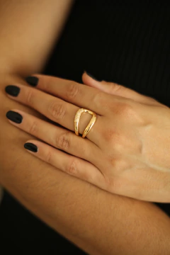 Anel Arco detalhe zirconia na internet