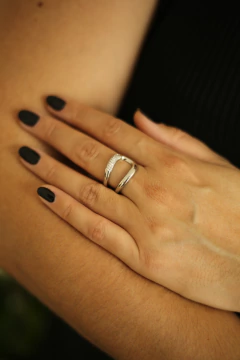 Anel Arco detalhe zirconia - comprar online