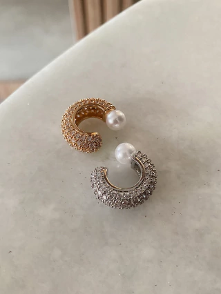 Piercing Maxi cravejado e pérola na internet
