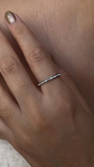 Anel Minimalista Zirconias Dourado