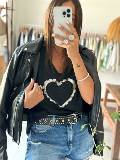 Remera EMILIA - Heart (Bordada) - comprar online