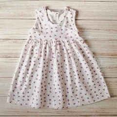 Vestido blanco con ramito de flores rosa