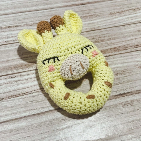 Jirafa sonajero amarillita