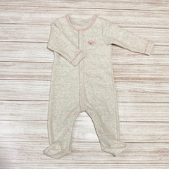 Osito gris bordado rosa