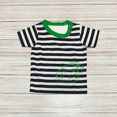 Remera rayada azul marino y blanca