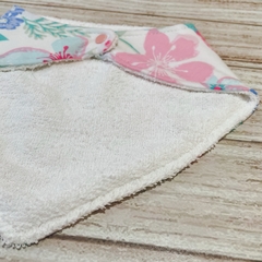 Babero bandana SET, flores tonos pastel en internet