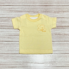 Remera amarillita con osito bordado