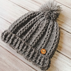 Gorrito tejido a mano color gris - comprar online