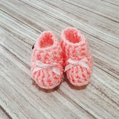 Escarpines tejidos a mano rosa