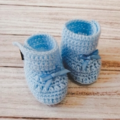 Botitas tejidas a mano color celeste