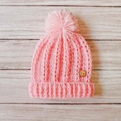 Gorrito tejido a mano color rosa