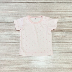 Remera rosa con huellitas