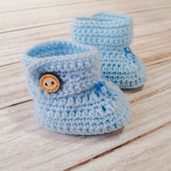 Botitas tejidas a mano color celeste - comprar online