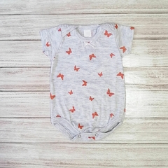 body gris con mariposas
