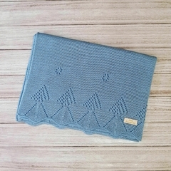 Mantita caladita celeste vintage tejida en hilo