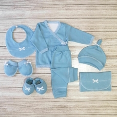 ajuar de bienvenida Box en celeste