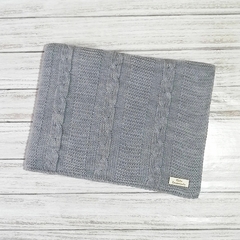 manta tejida trenzas gris jaspeado